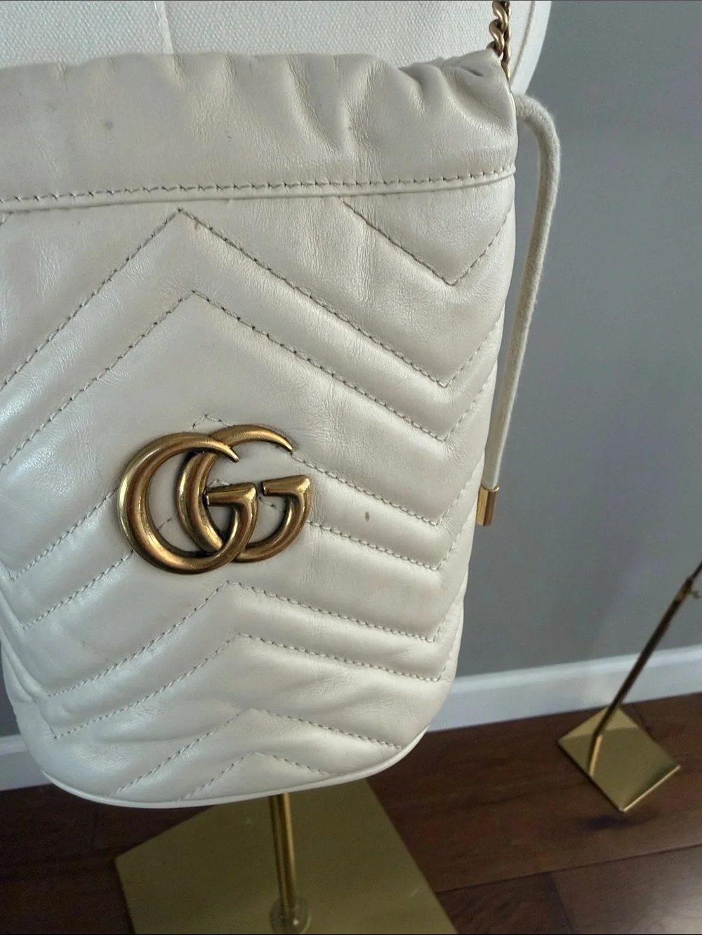 AUTHENTIC GUCCI BUCKET BAG - Picture 2 of 8